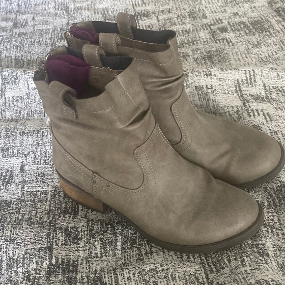 Cherokee Other - Cherokee Gray Western Boots Girls Size 4